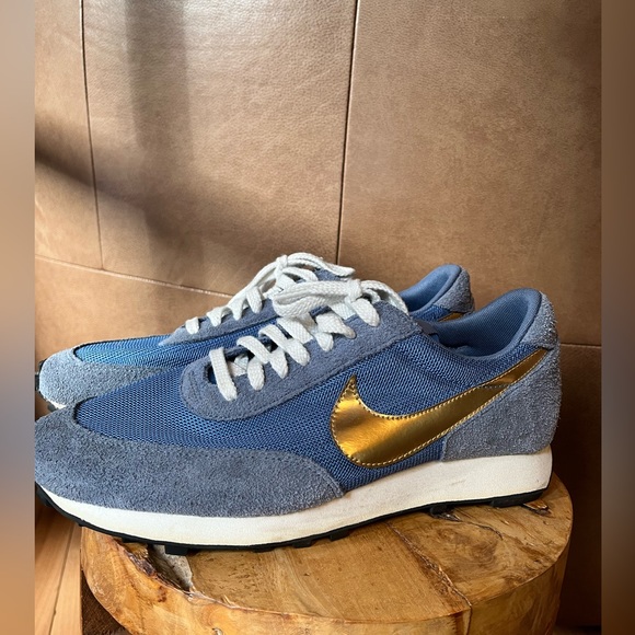 NIKE DAYBREAK METALLIC GOLD (Men’s) - Picture 1 of 6